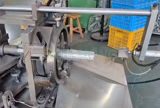 Elemento de filtro de aire de aceite que suelda con soldadura el tubo central de núcleo espiral que hace la máquina